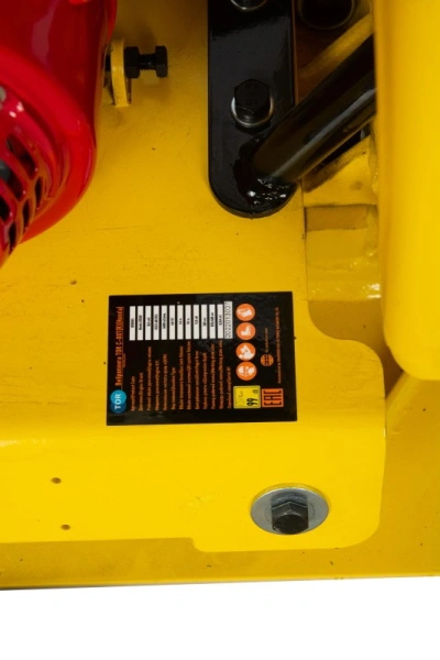 Виброплита 80 кг, 13,5кН (Honda) бак, коврик, колесный комплект TOR C-80T