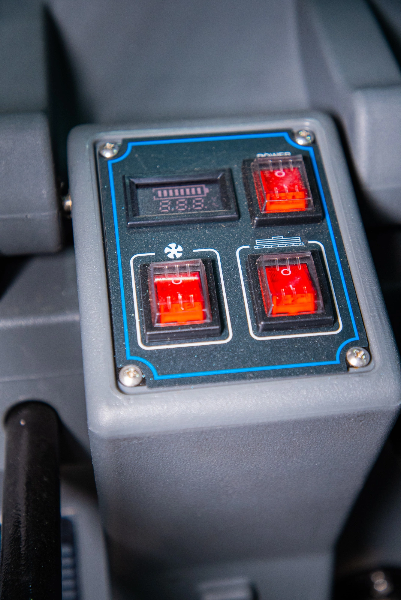 Машина поломоечная с АКБ GEL 24/100 В/Ач TOR COMPACT 56